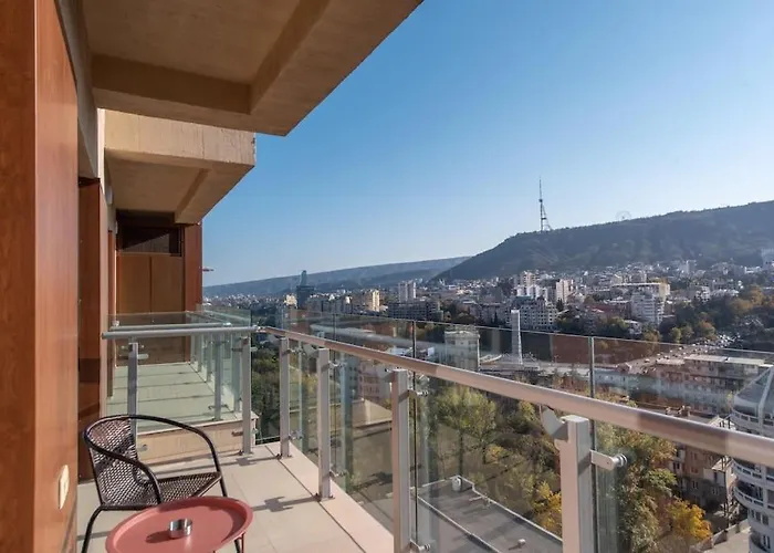 Gg Home - Spacious 1-Bedroom Apartment Near Metro