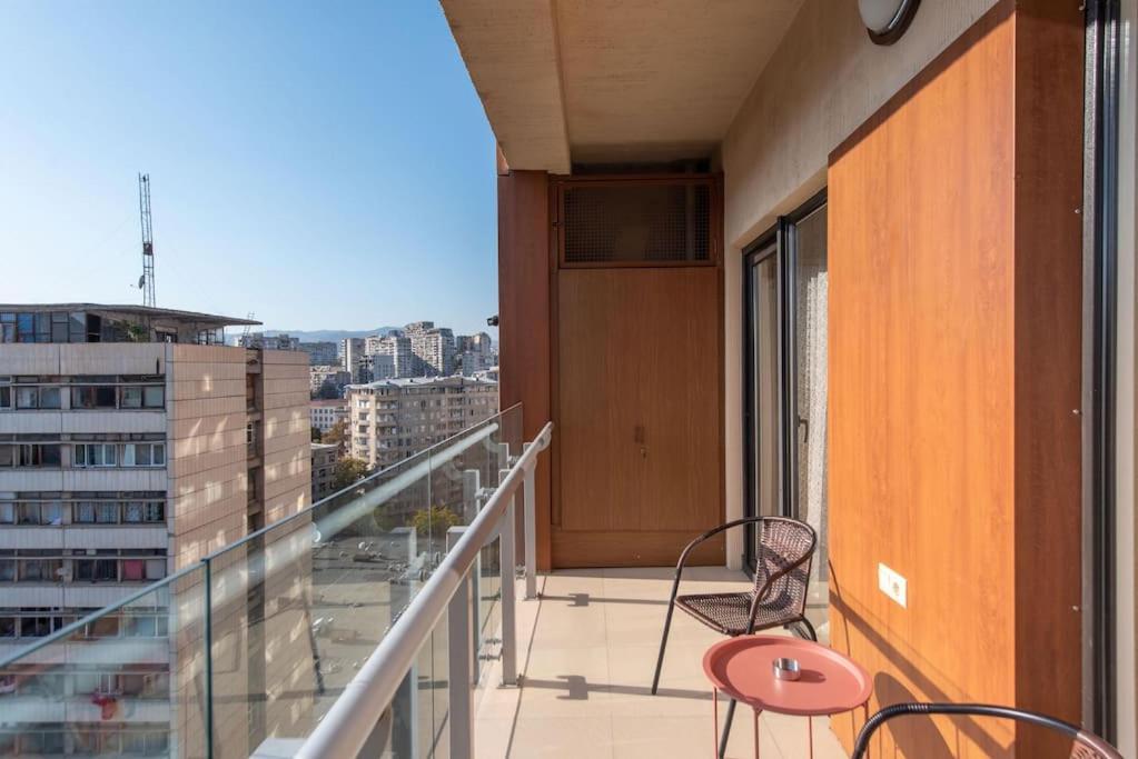 شقة Gg - Spacious 1-bedroom Near Metro تبليسي