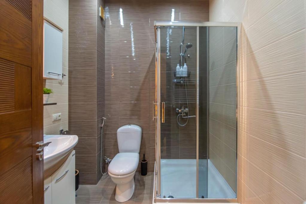 Gg - Spacious 1-bedroom Near Metro شقة تبليسي