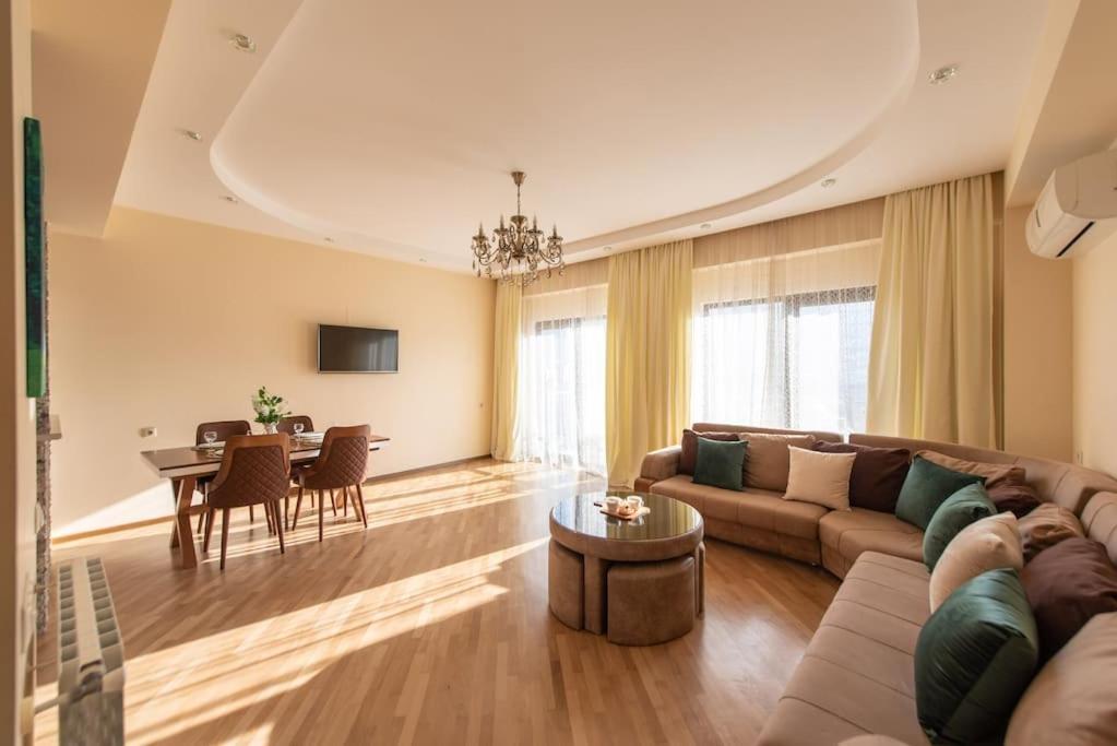 Gg - Spacious 1-bedroom Near Metro