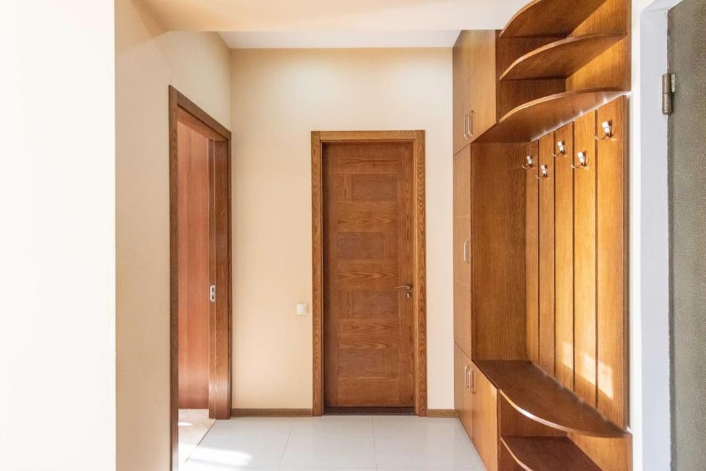 Gg - Spacious 1-bedroom Near Metro * تبليسي