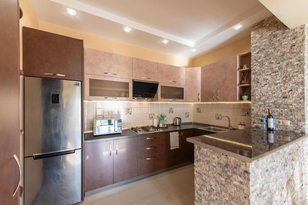 Gg - Spacious 1-bedroom Near Metro *