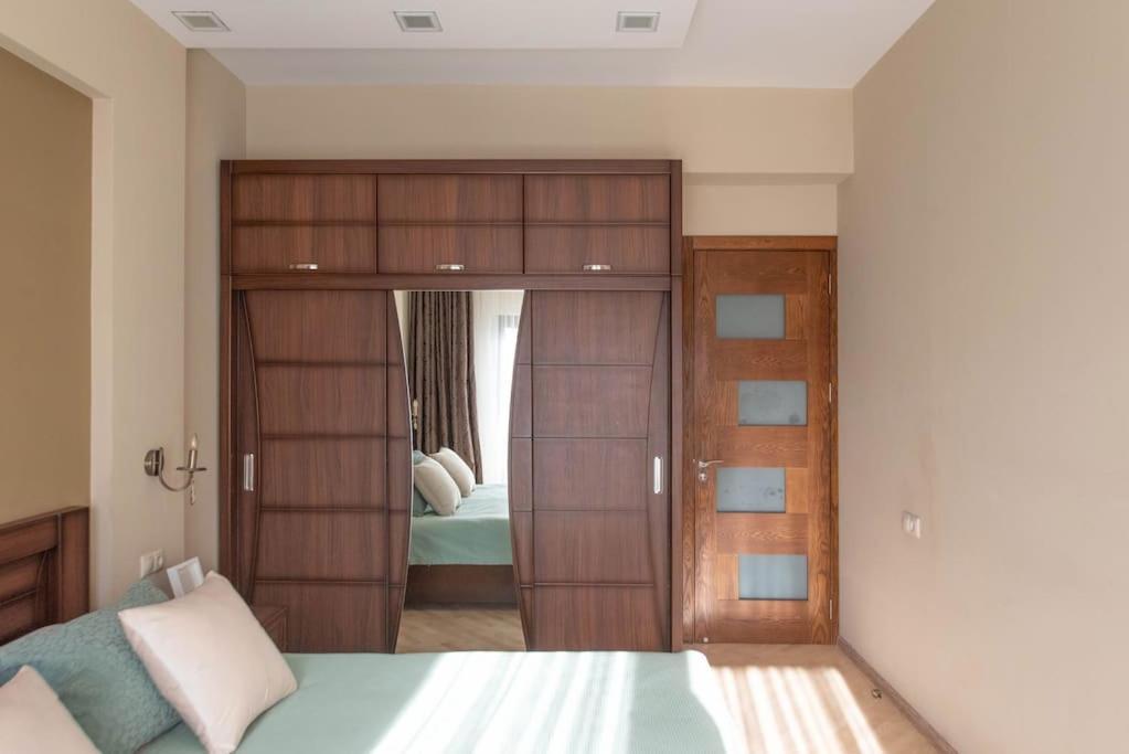 Gg - Spacious 1-bedroom Near Metro * تبليسي