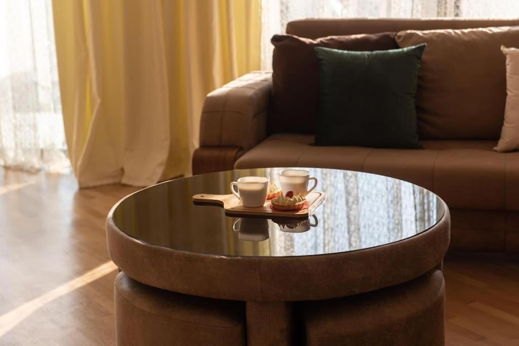 Gg - Spacious 1-bedroom Near Metro شقة