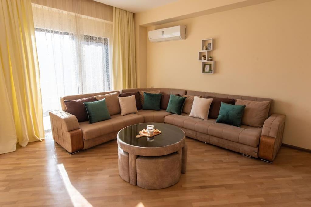 Gg - Spacious 1-bedroom Near Metro تبليسي
