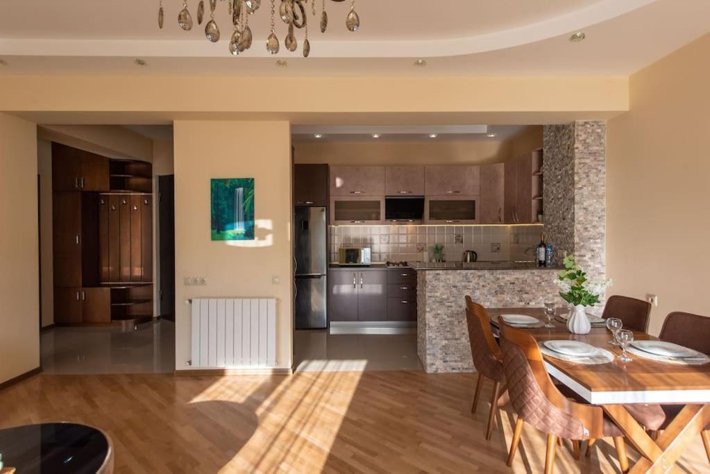 Gg - Spacious 1-bedroom Near Metro